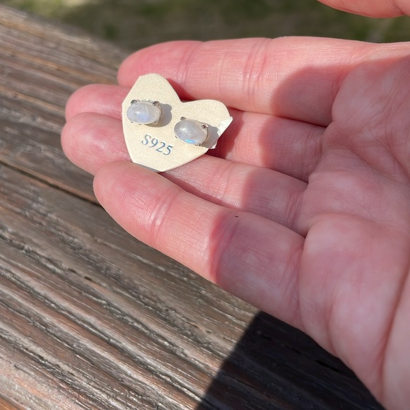 Genuine moonstone .925 studs - Picture 7 of 16